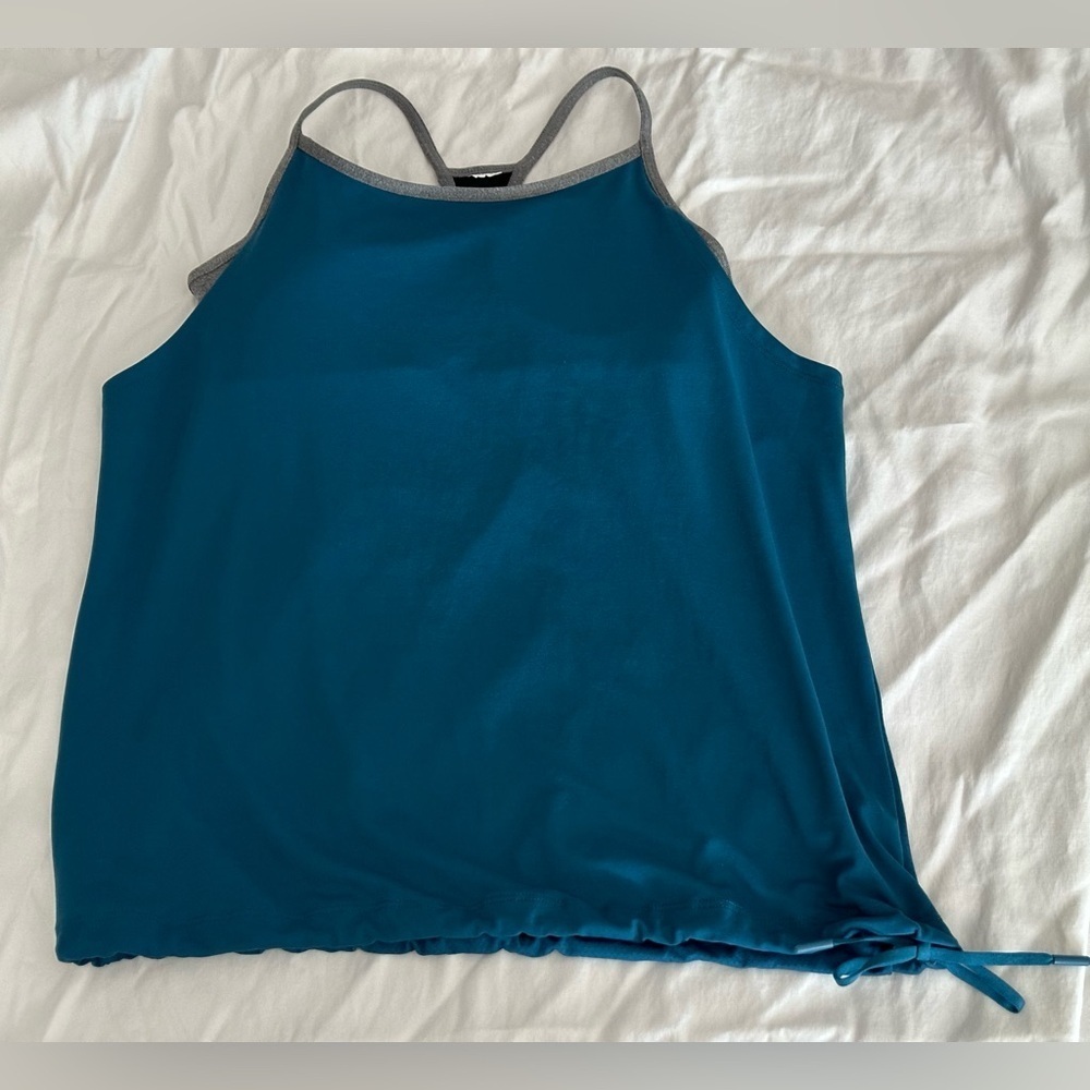 Fabletics: Women’s Sleeveless Top